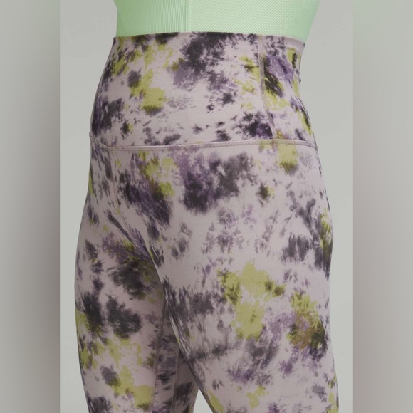 Align HR Radial Tie Dye 28” - Picture 2 of 4